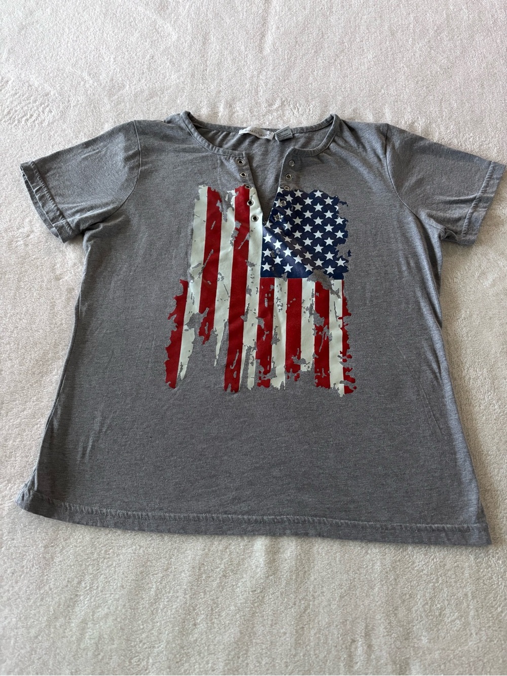 Gray Short Sleeve Tee with Distressed American Flag Graphic
4th of July